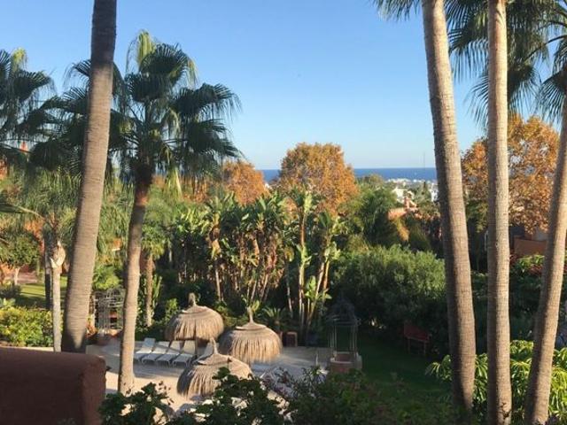 Atico de lujo de 170 m2 en venta Puerto Banús, España