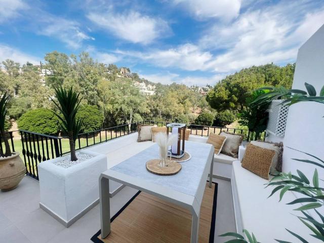 Atico de lujo de 182 m2 en venta Nueva Andalucia, Andalucía