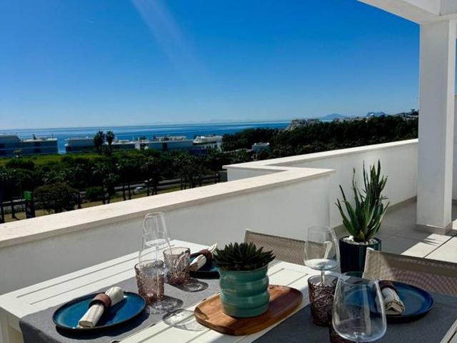 Atico de lujo de 100 m2 en alquiler Estepona, España