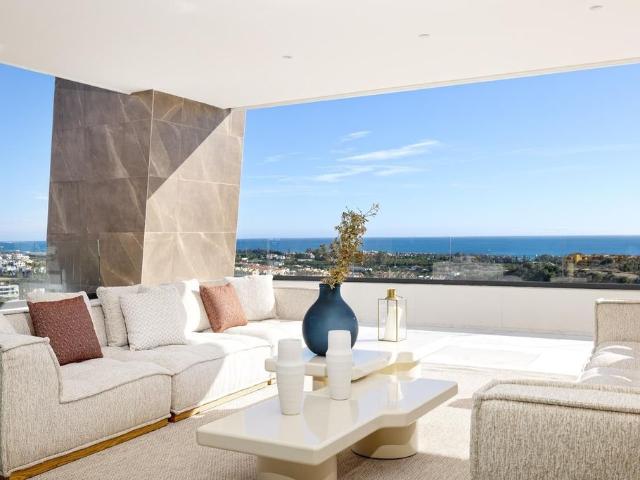 Atico de lujo de 205 m2 en venta Estepona, Andalucía