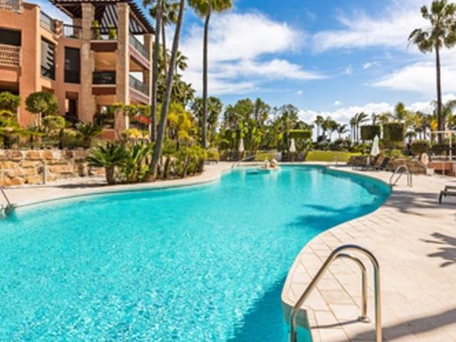 Atico de lujo de 365 m2 en venta Marbella, España