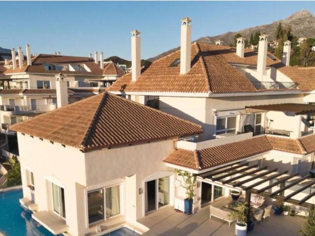 Ático de lujo de 3 dormitorios con piscina privada tipo swim up