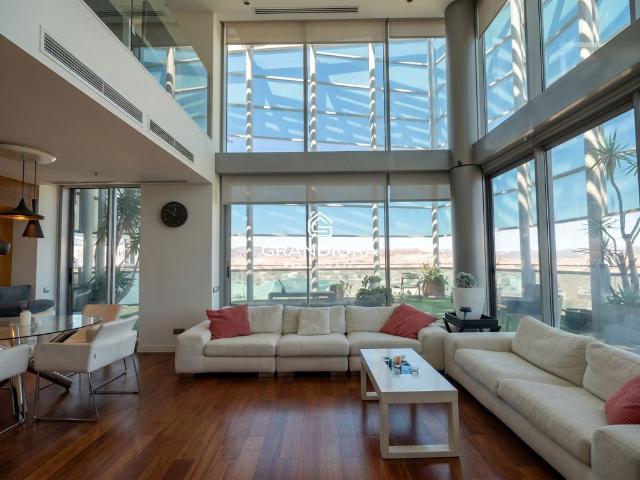 Atico de alto standing de 200 m2 en alquiler Barcelona, España