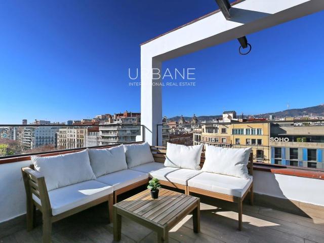 Ático de Lujo en venta de 2 Habitaciones y 2 Baños con Terra. 87m² Barcelona
