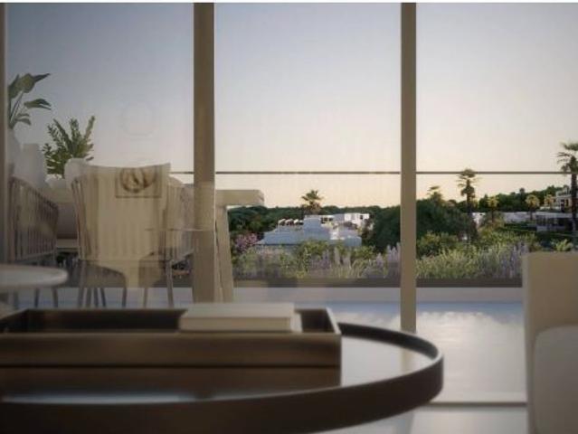 Ático de lujo en venta en Marbella con solárium y piscina privada en planta superior