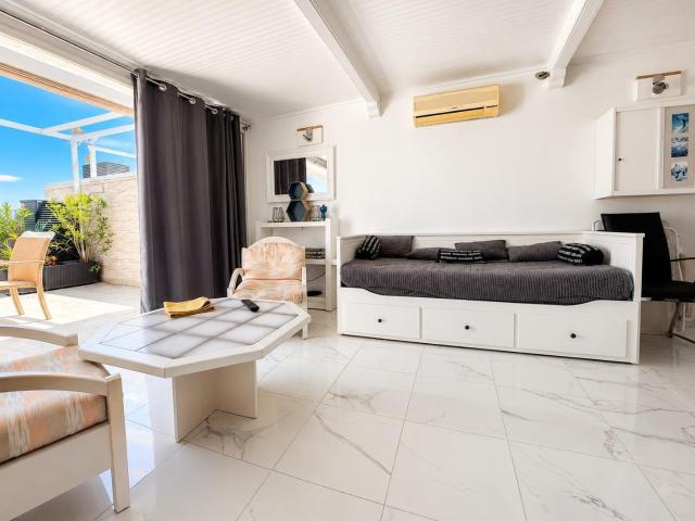 Ático dúplex con licencia turística y vistas a los canales de Empuriabrava