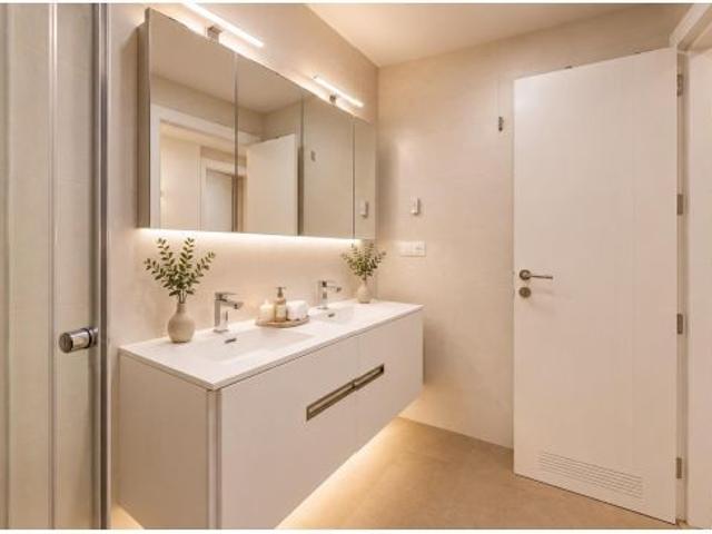 Ático dúplex con solárium privado, terraza acristalada y zonas comunes premium en Residencial Zeus