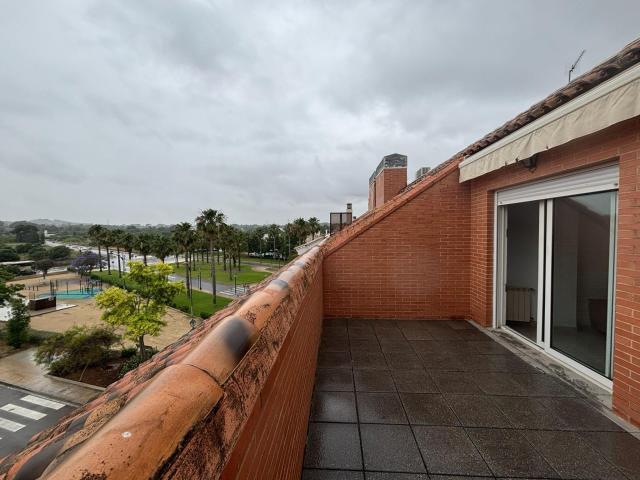 ÁTICO DÚPLEX CON TERRAZA, GARAJE Y ASCENSOR EN EL CENTRO DE ROCAFORT