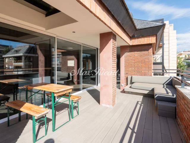 Ático dúplex con terraza privada en Sarrià 200m²