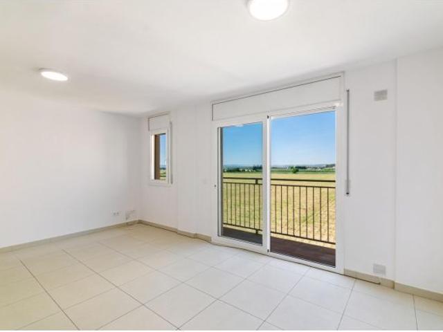 Ático dúplex con vistas y plaza de aparcamiento!