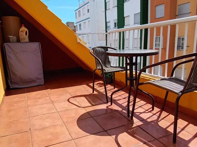 ÁTICO DUPLEX CON VISTAS AL MAR
