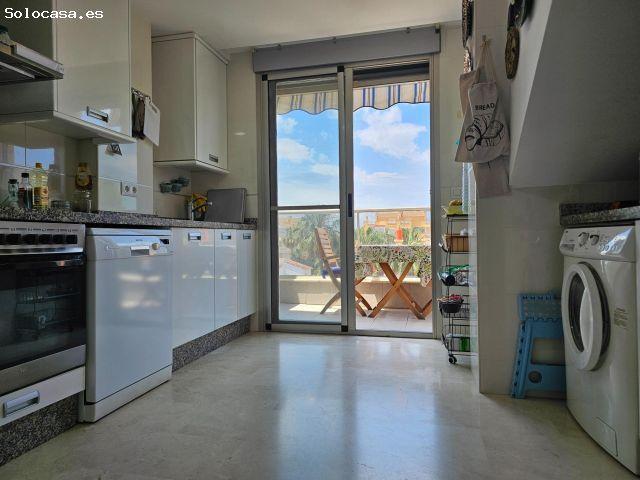 Ático dúplex con vistas al mar, licencia turística y estilo de vida mediterráneo