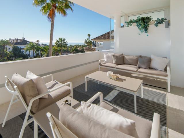 Ático dúplex con vistas al mar y a la montaña en Monte Parai. 156m² Marbella