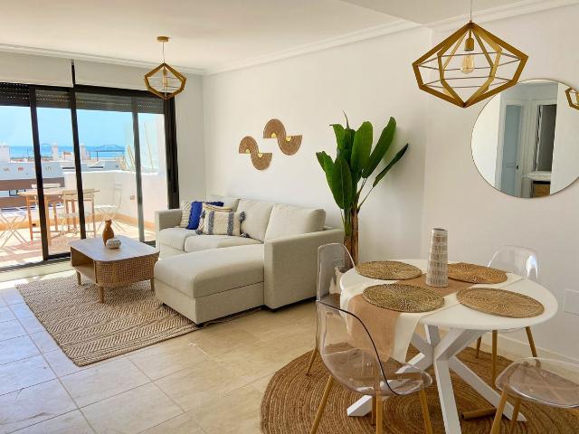 Ático dúplex con vistas impresionantes en Estepona
