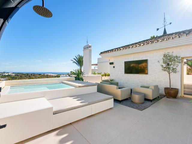 Ático dúplex con vistas panorámicas y piscina privada en La. 364m² Marbella
