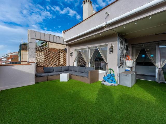 Ático dúplex con vistas panorámicas en venta Barcelona