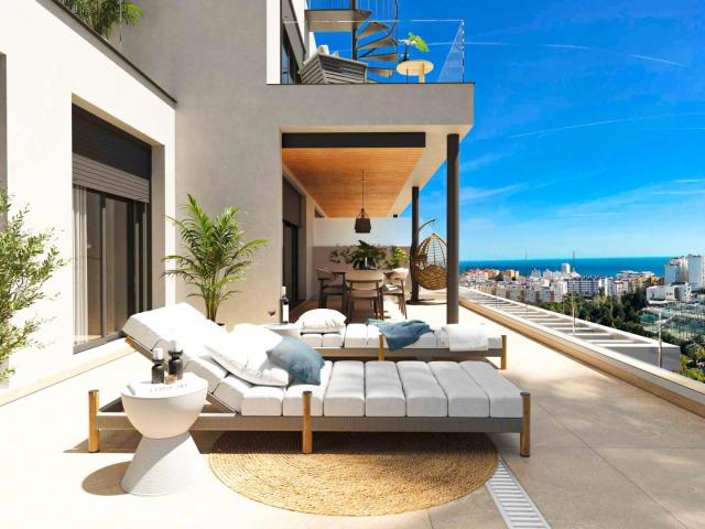 Ático dúplex contemporáneo con solarium, vistas al mar, 3 do. 118m² Estepona