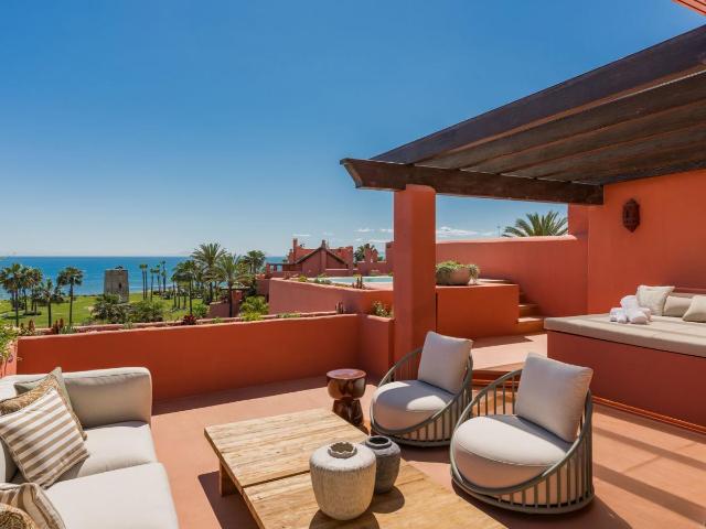 Ático dúplex de 3 habitaciones frente a la playa con 4.995.000 €