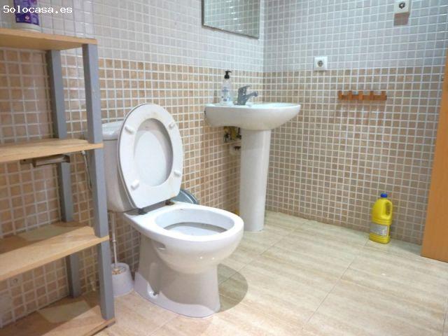 Ático dúplex de 103 m² con dos terrazas solárium y balcón, ubicado en una finca