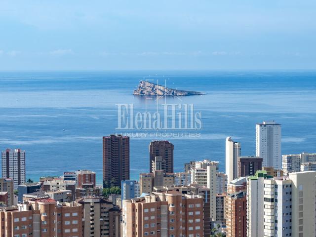 Ático dúplex de lujo con increíbles vistas al mar en Benidorm, Alicante