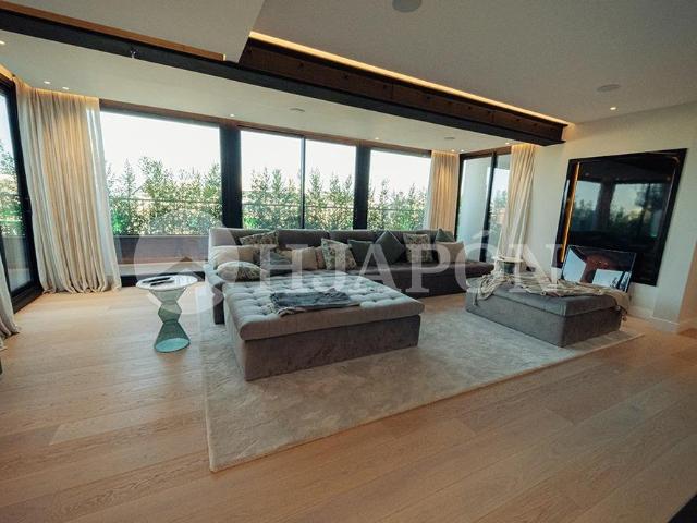 Ático dúplex de lujo en zona alta de Barcelona con vistas panorámicas