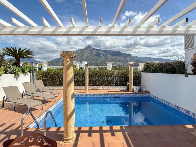 Ático dúplex de lujo en la Milla de Oro de Marbella – 3 dormitorios tención 3 baños