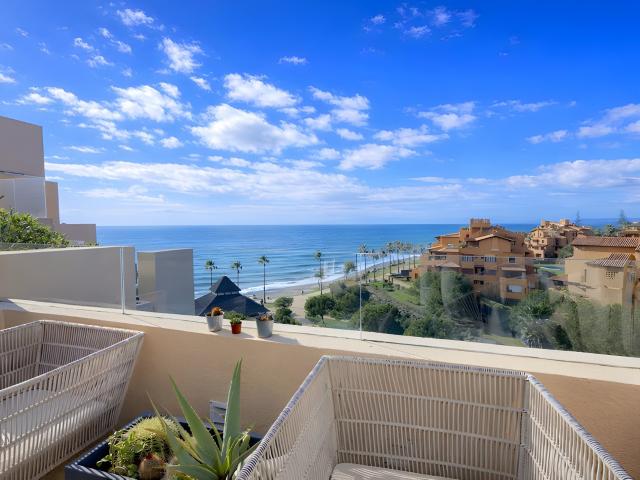 Ático dúplex de lujo en primera línea de playa cerca del Hot. 130m² Estepona