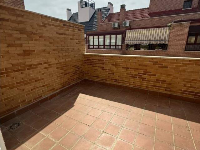 Ático dúplex en alquiler con terraza en Valdeacederas