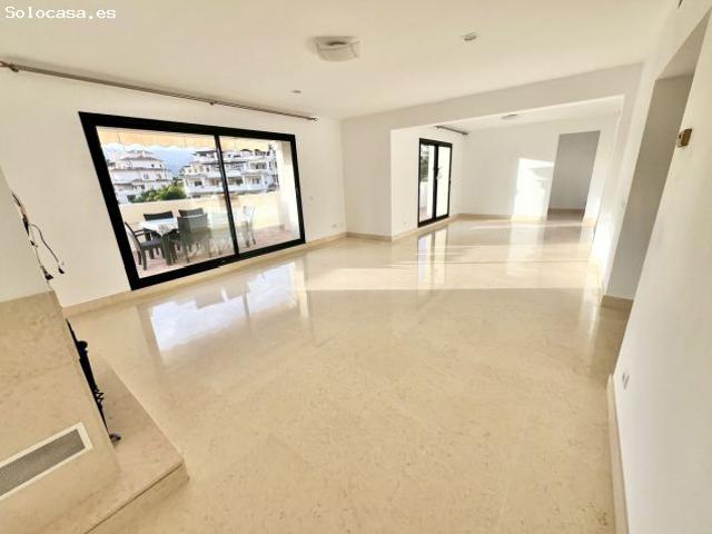 Atico Duplex en Alquiler en Benahavís, Málaga