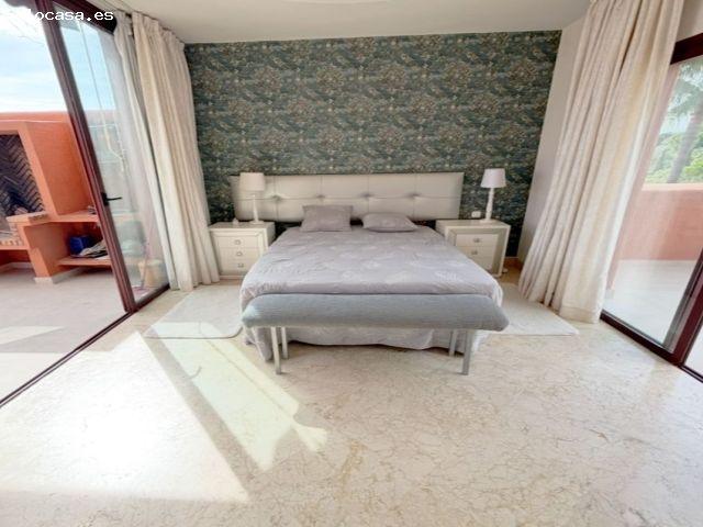 Ático dúplex en alquiler en Puerto Banús – 3 dormitorios, garaje y piscina