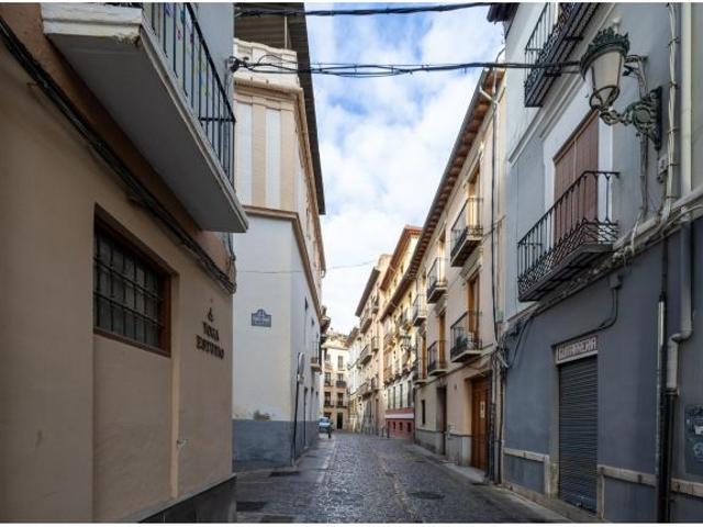 Ático duplex en el centro de Granada, haciendo esquina. Un lujo a tu alcance