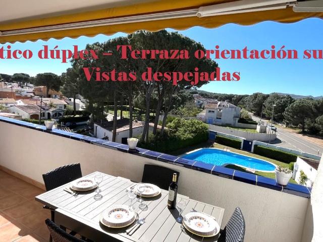 Ático Dúplex En L’Escala Riells – Terraza, Vistas Piscina. 78m² L'Escala