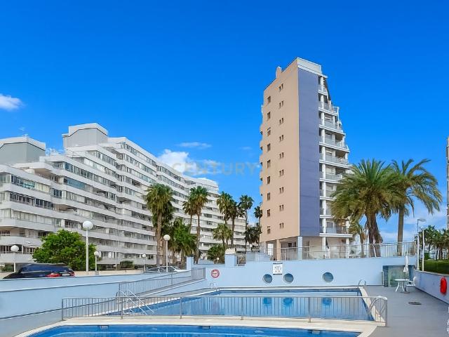 Ático Dúplex en Primera Línea en Calpe – Sol Todo el Año, Vistas al Mar Mediterráneo y Gran Potencial de Inversión