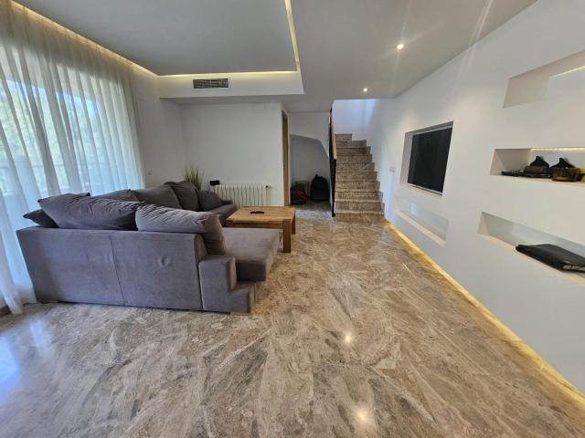 Ático dúplex en residencial exclusivo con piscina y vistas al campo de golf