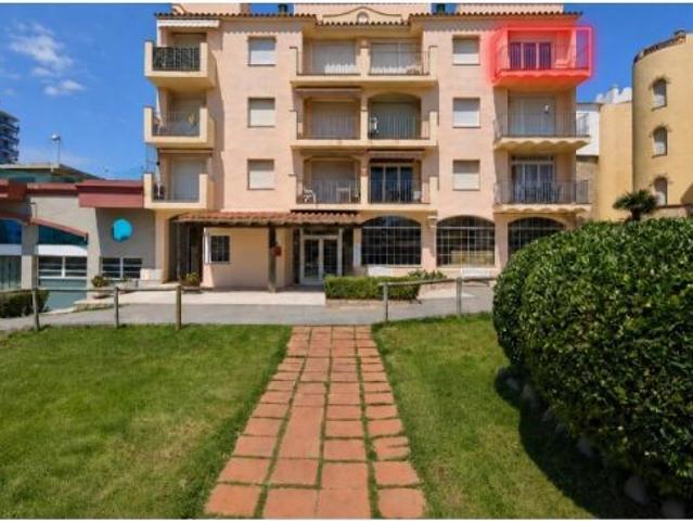 Ático dúplex en venta en Empuriabrava: vistas al mar, solárium 360º y a un paso