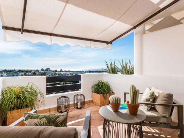 Atico Duplex en venta en La Resina Golf, Estepona