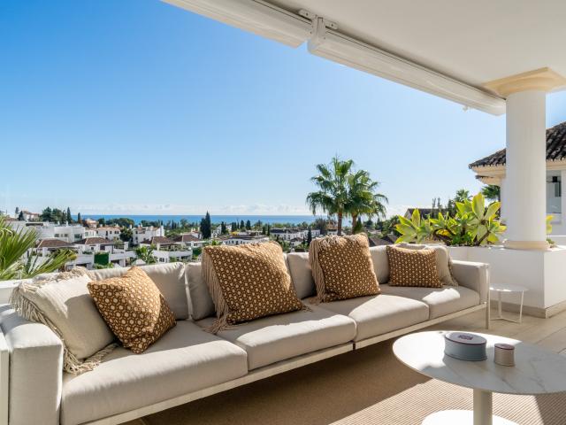 Ático dúplex espacioso en la prestigiosa comunidad de Monte Paraíso Marbella Golden Mile