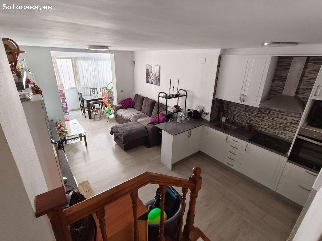 Ático Dúplex Reformado con Terraza y Solárium en el Centro de Figueres