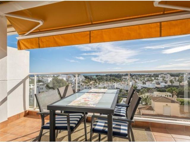 Ático Elegante con Excepcional Terraza Privada en la Azotea Villamartin