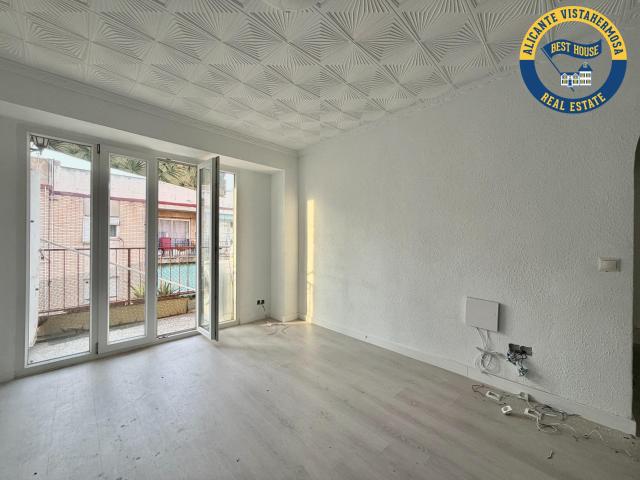 Ático en venta. Alicante