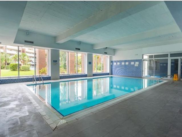 Ático en venta. Ático de 118?m2 con 2 habitaciones, terraza, garaje y trastero en residencial con pi