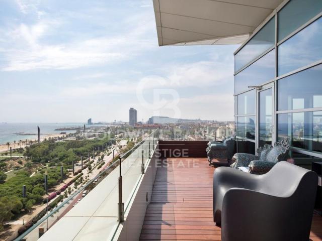 Ático en venta con terraza y vistas al mar en Diagonal 120m² Barcelona