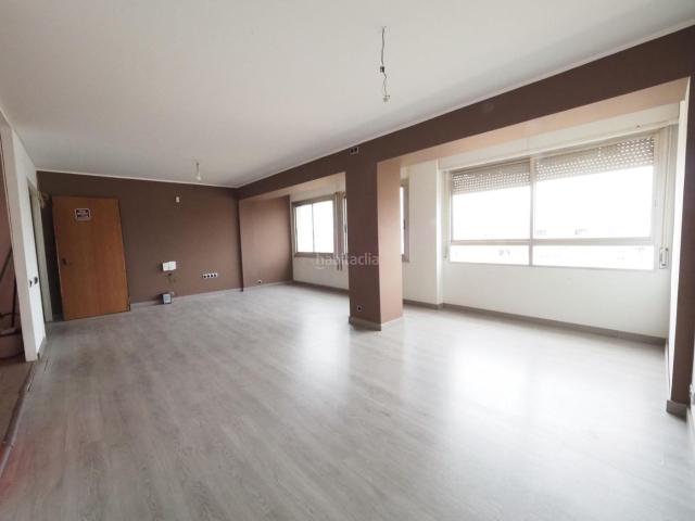 Ático en venta en Terrassa, Plaça Catalunya Escola Industrial. SE VENDE ÁTICO EN TERRASSA, ZONA LES ESCOLES. Áticos.