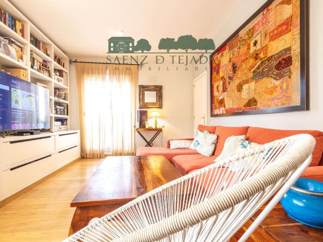 Ático en venta en Tomares, Santa Eufemia. Este ático goza de unas características singulares que le hacen destacar por encima de otros inmuebles de la zona. Áticos.