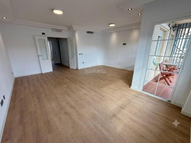Ático en venta en Torremolinos, El Pinillo. Espectacular ático dúplex reformado en El Pinillo Torremolinos con gran terraza, barbacoa, piscina, garaje y trastero. Áticos.