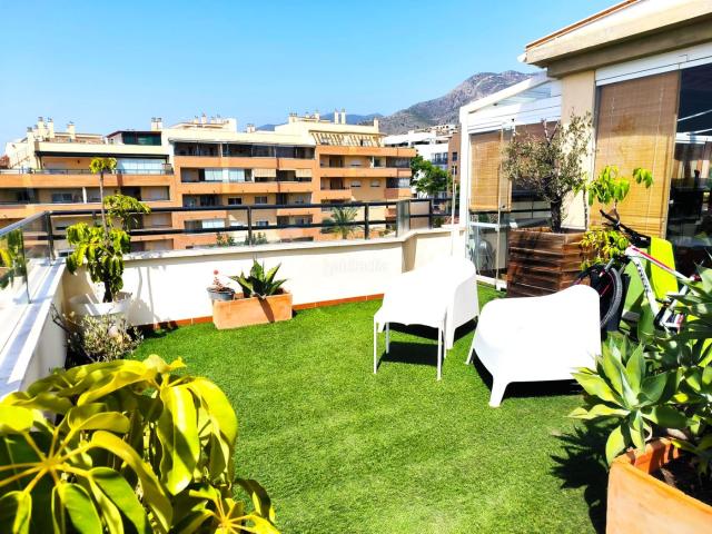 Ático en venta en Torremolinos, El Pinillo. Gran ático dúplex con 2 terrazas grandes con vistas, 4 dormitorios, garaje y trastero. Áticos.