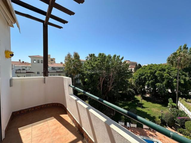Ático en venta en Torremolinos, La Carihuela Los Nidos. Ático dúplex a 3 minutos de la playa en La Carihuela con amplia terraza y garaje. Áticos.