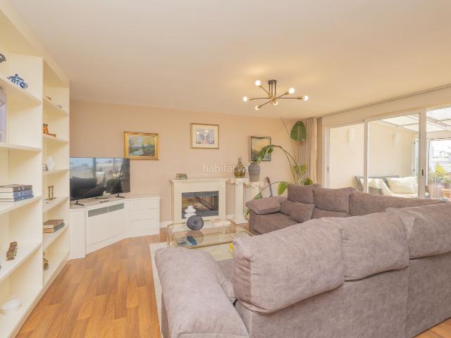 Ático en venta en Torremolinos, La Carihuela Los Nidos. Ático exclusivo con licencia turística a 1 minuto andando de la playa de La Carihuela. Áticos.