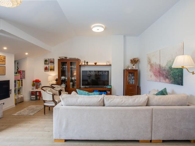 Ático en venta en Torrelodones, Los Robles. Capital Home vende en EXCLUSIVA este espectacular ático en la urbanización más demandada de Torrelodones. Áticos.