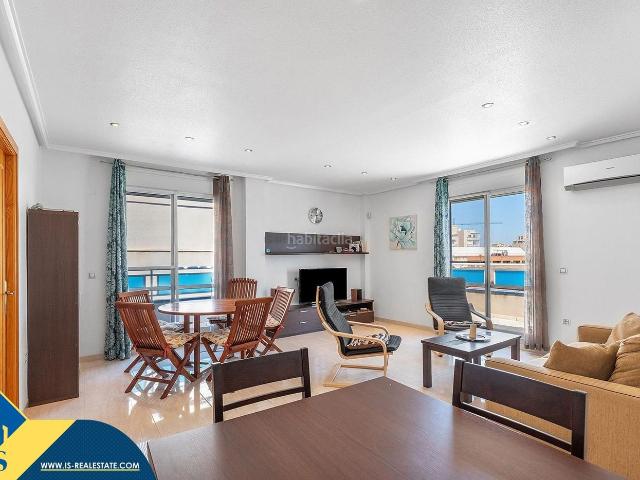 Ático en venta en Torrevieja, Nueva Torrevieja. Ático con piscina comunitaria, en la provincia de Alicante, en la ciudad de Torrevieja, en la zona de Playa de los Locos. 3 habita. Áticos.